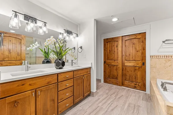 $985,000 | 75 Arling Center Court, Unit 311, Donnelly, ID 83615