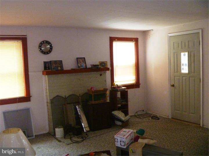 207 North Forklanding Road Maple Shade, NJ 08052 - Photo 11 of 16 Living Room