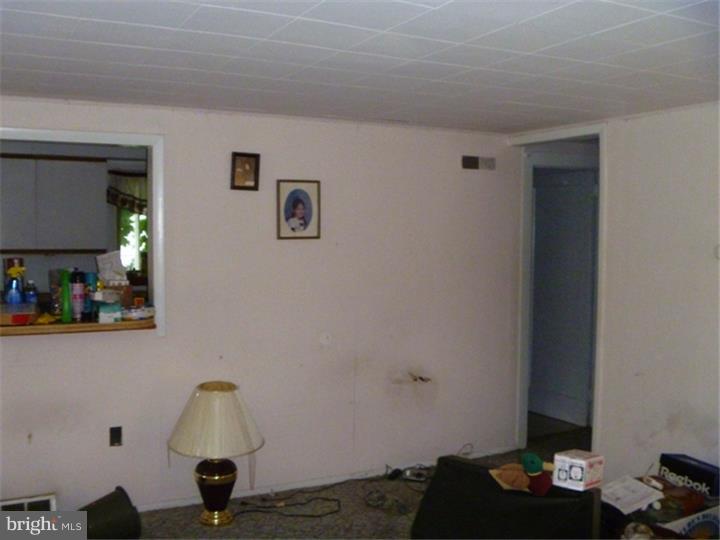 207 North Forklanding Road Maple Shade, NJ 08052 - Photo 4 of 16 Living Room