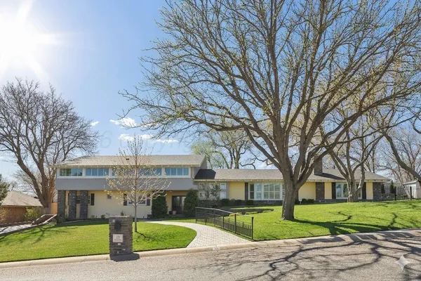 $695,000 | 19 Southridge Drive, Canyon, TX 79015