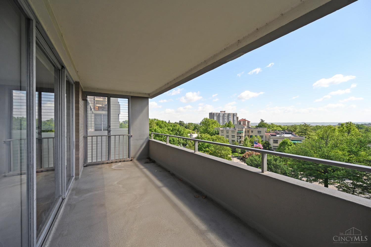2324 Madison Road, Unit 703 Cincinnati, OH 45208 - Photo 31 of 35 The unit's orientation offers views to the south and east.