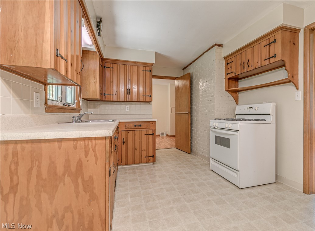 6779 Bonnieview Road Cleveland, OH 44143 - Photo 10 of 30 Gallery Image 10