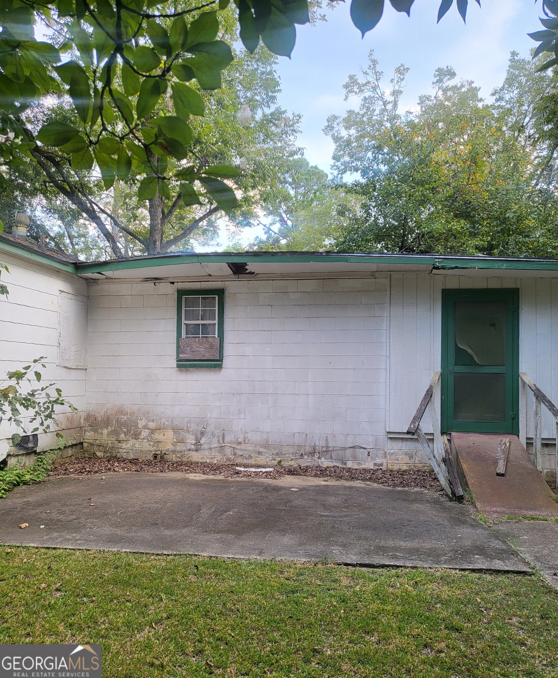 205 Collins Street Albany, GA 31705 - Photo 6 of 14 a front view of a house with yard