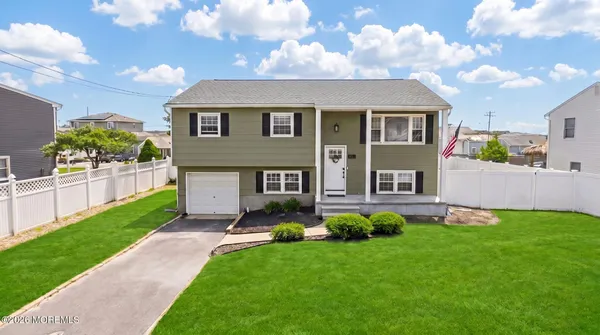 $499,900 | 783 Simmons Drive, Toms River, NJ 08753