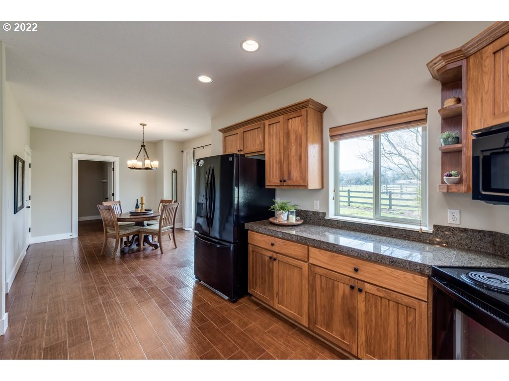 23101 Northeast Sunnycrest Road Newberg, OR 97132 - Photo 9 of 32 Gallery Image 9