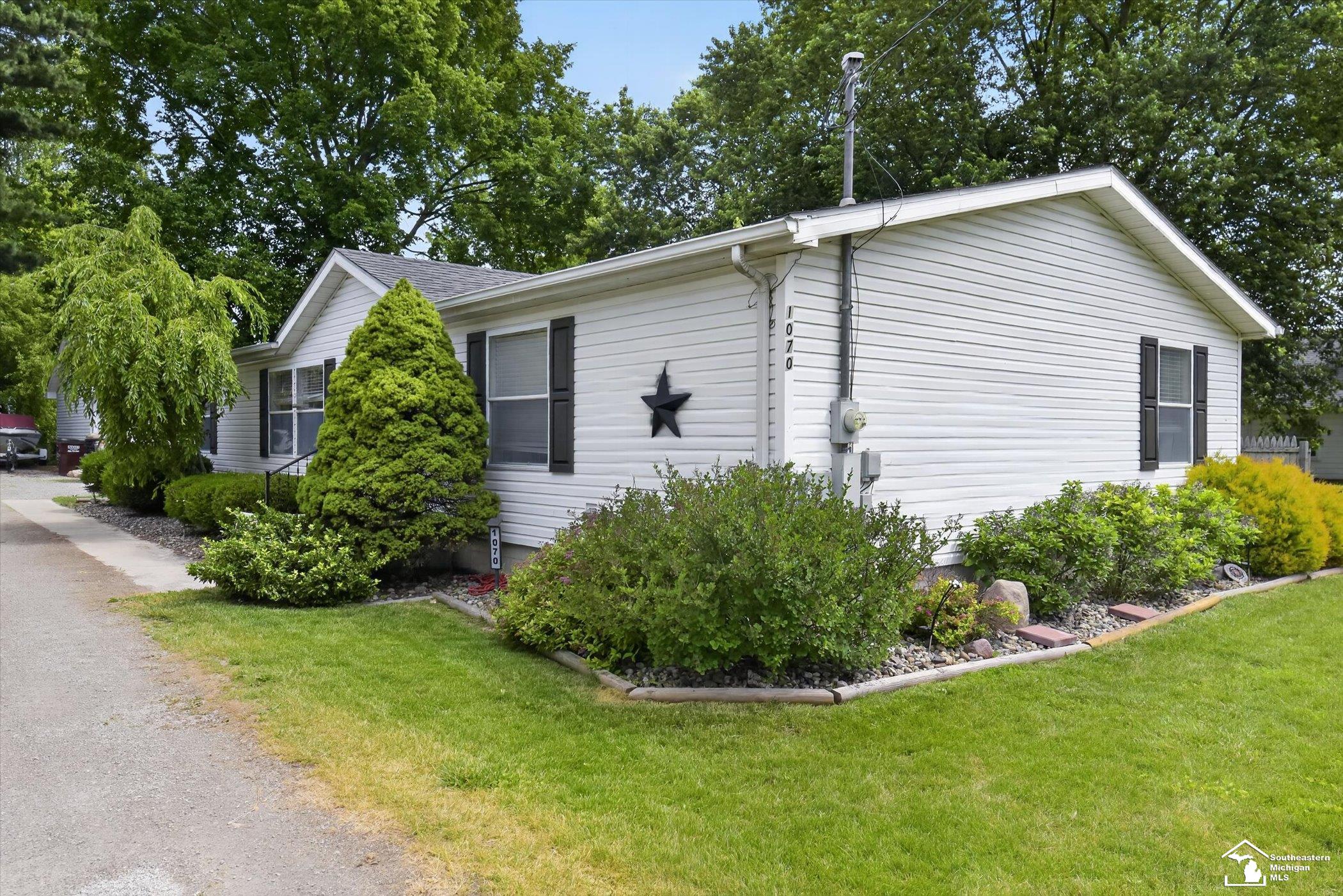 1070 Cherry Street Temperance, MI 48182 - Photo 3 of 31