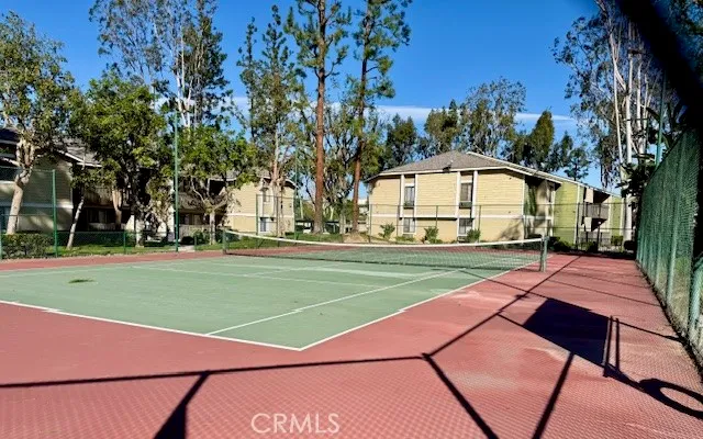a view of a house with backyard and garden