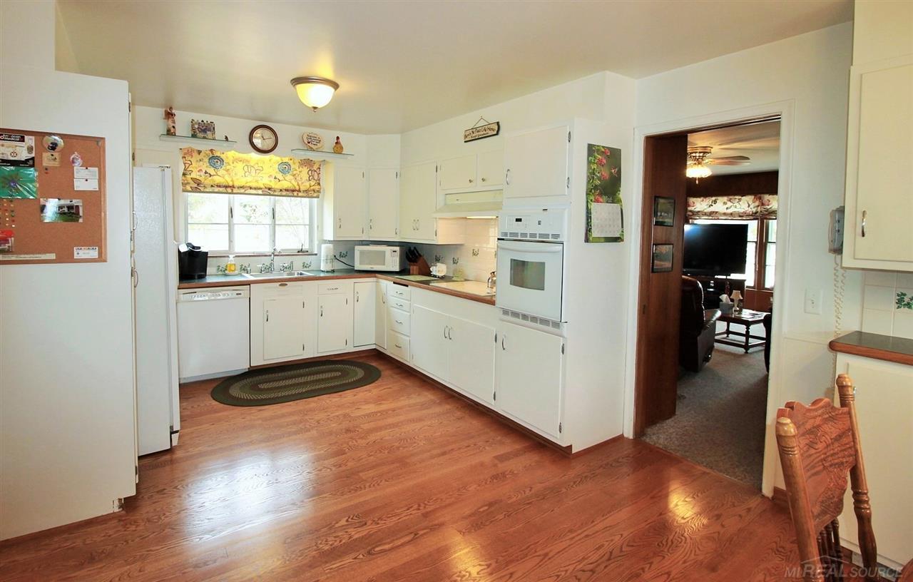 1005 Bedford Road Grosse Pointe, MI 48230 - Photo 14 of 45 31343355-13.JPG