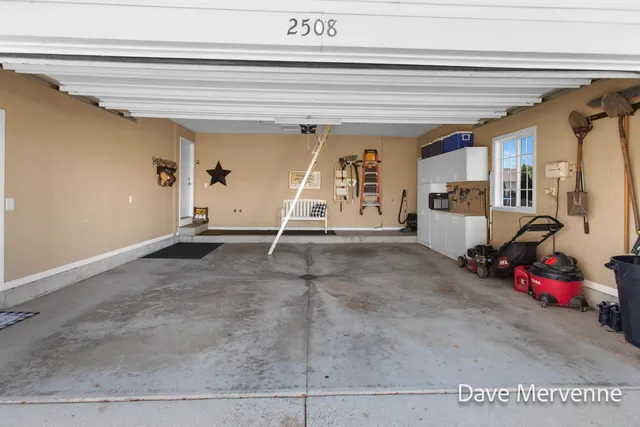 $481,000 | 2508 WillowRidge Drive, Jenison, MI 49428