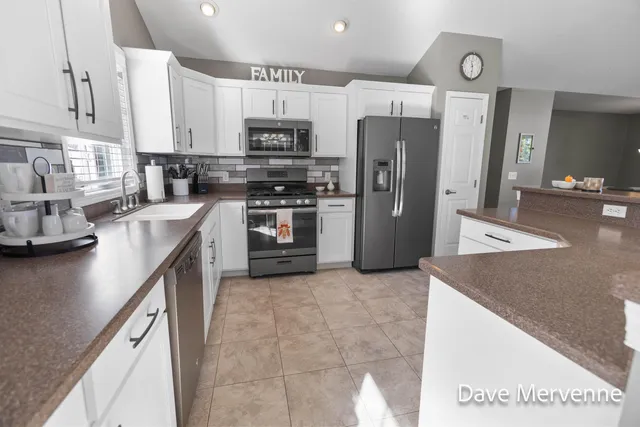 $481,000 | 2508 WillowRidge Drive, Jenison, MI 49428