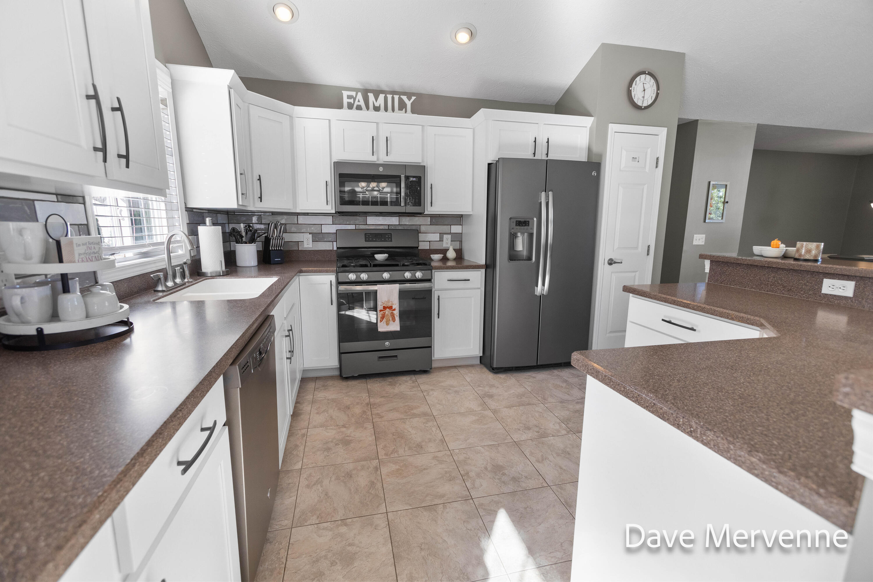 2508 WillowRidge Drive Jenison, MI 49428 - Photo 8 of 45 Kitchen