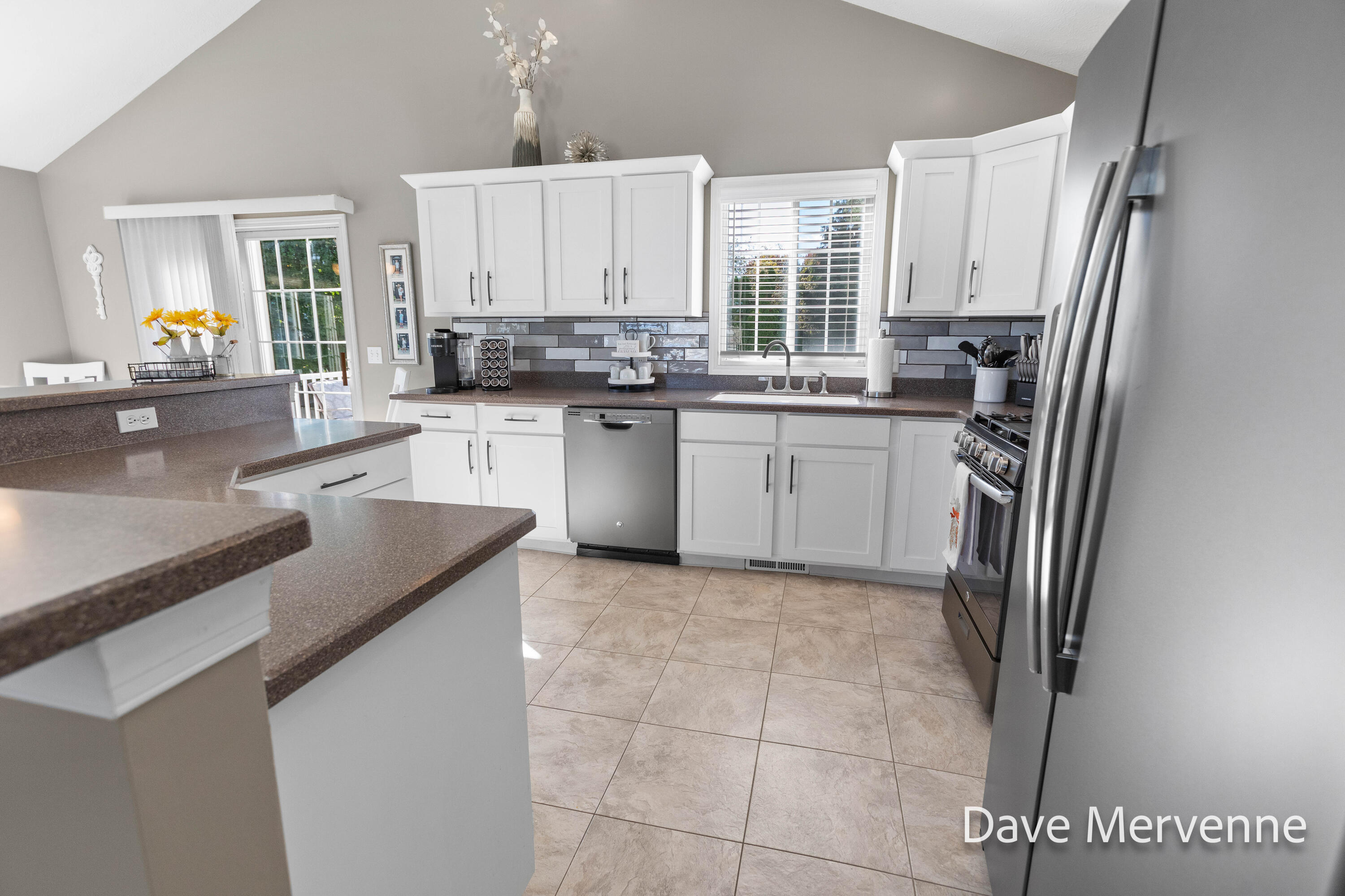 2508 WillowRidge Drive Jenison, MI 49428 - Photo 9 of 45 Kitchen