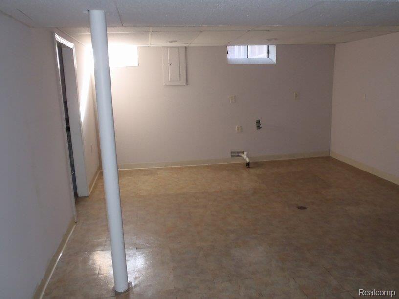 6469 Pelham Road Allen Park, MI 48101 - Photo 17 of 17 P4030049.JPG