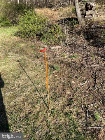 a sign that is on the side of the road