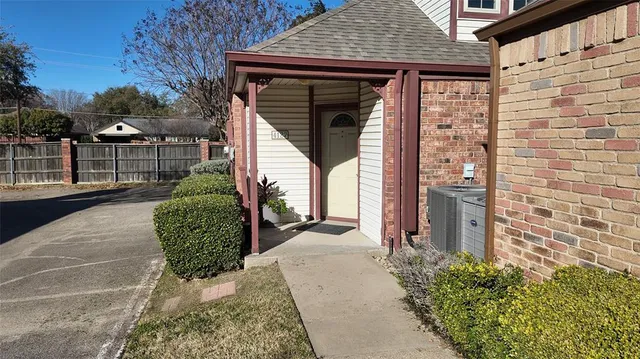 $279,900 | 4127 Hollow Oak Drive, Dallas, TX 75287