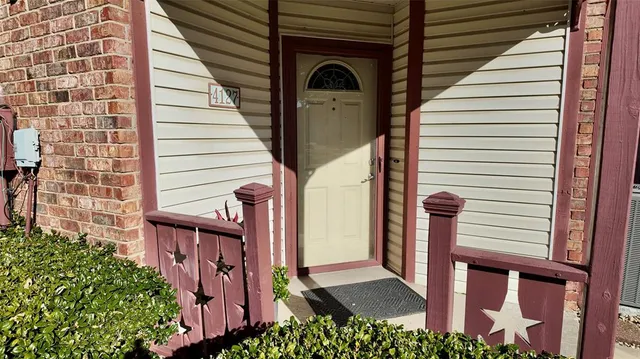 $279,900 | 4127 Hollow Oak Drive, Dallas, TX 75287