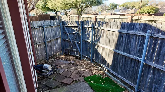 $279,900 | 4127 Hollow Oak Drive, Dallas, TX 75287