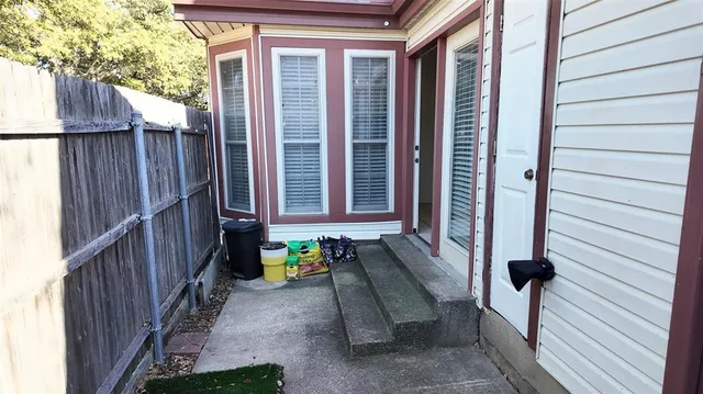 $279,900 | 4127 Hollow Oak Drive, Dallas, TX 75287