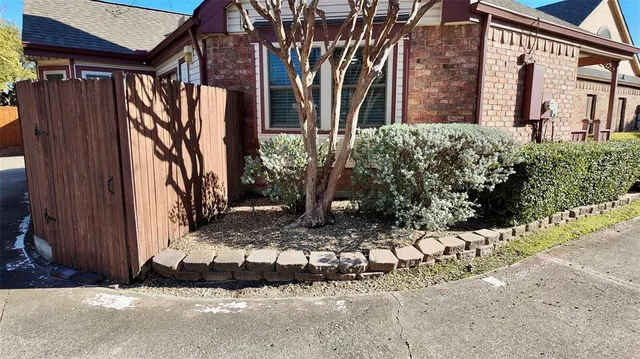 $279,900 | 4127 Hollow Oak Drive, Dallas, TX 75287