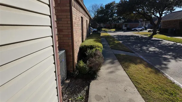 $279,900 | 4127 Hollow Oak Drive, Dallas, TX 75287