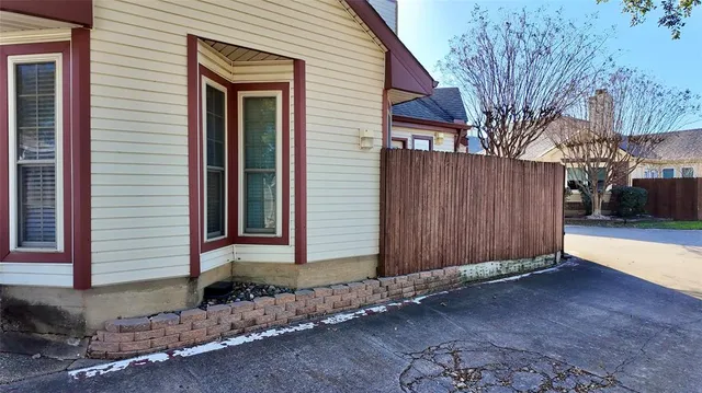 $279,900 | 4127 Hollow Oak Drive, Dallas, TX 75287