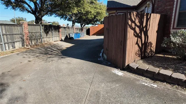 $279,900 | 4127 Hollow Oak Drive, Dallas, TX 75287