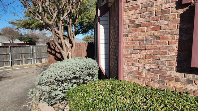 $279,900 | 4127 Hollow Oak Drive, Dallas, TX 75287