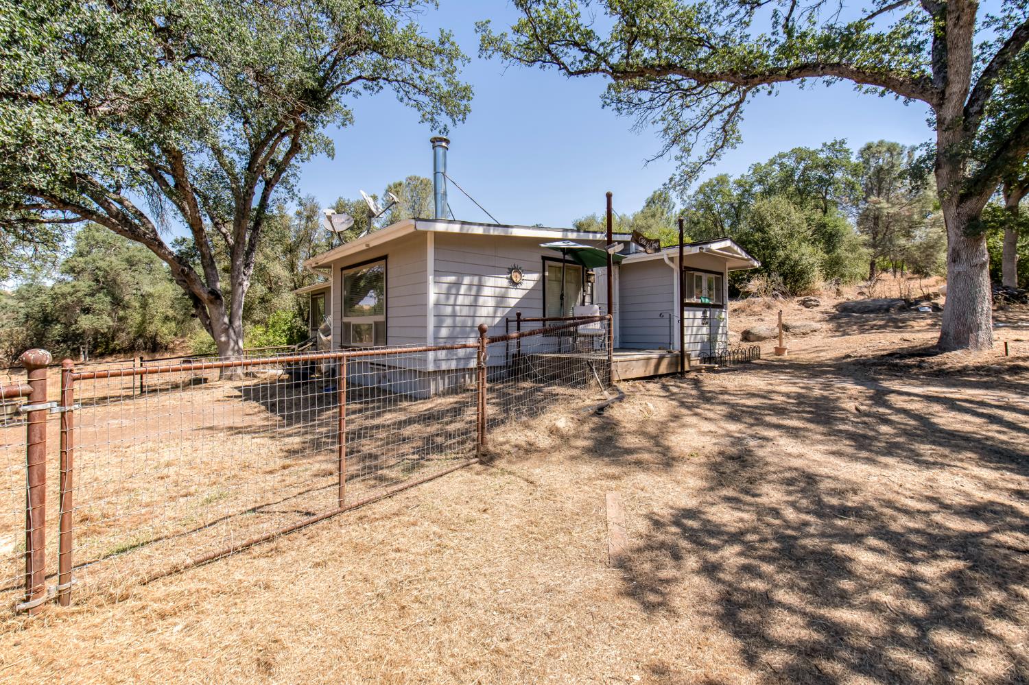 4489 Varain Road Mariposa, CA 95338 - Photo 3 of 28