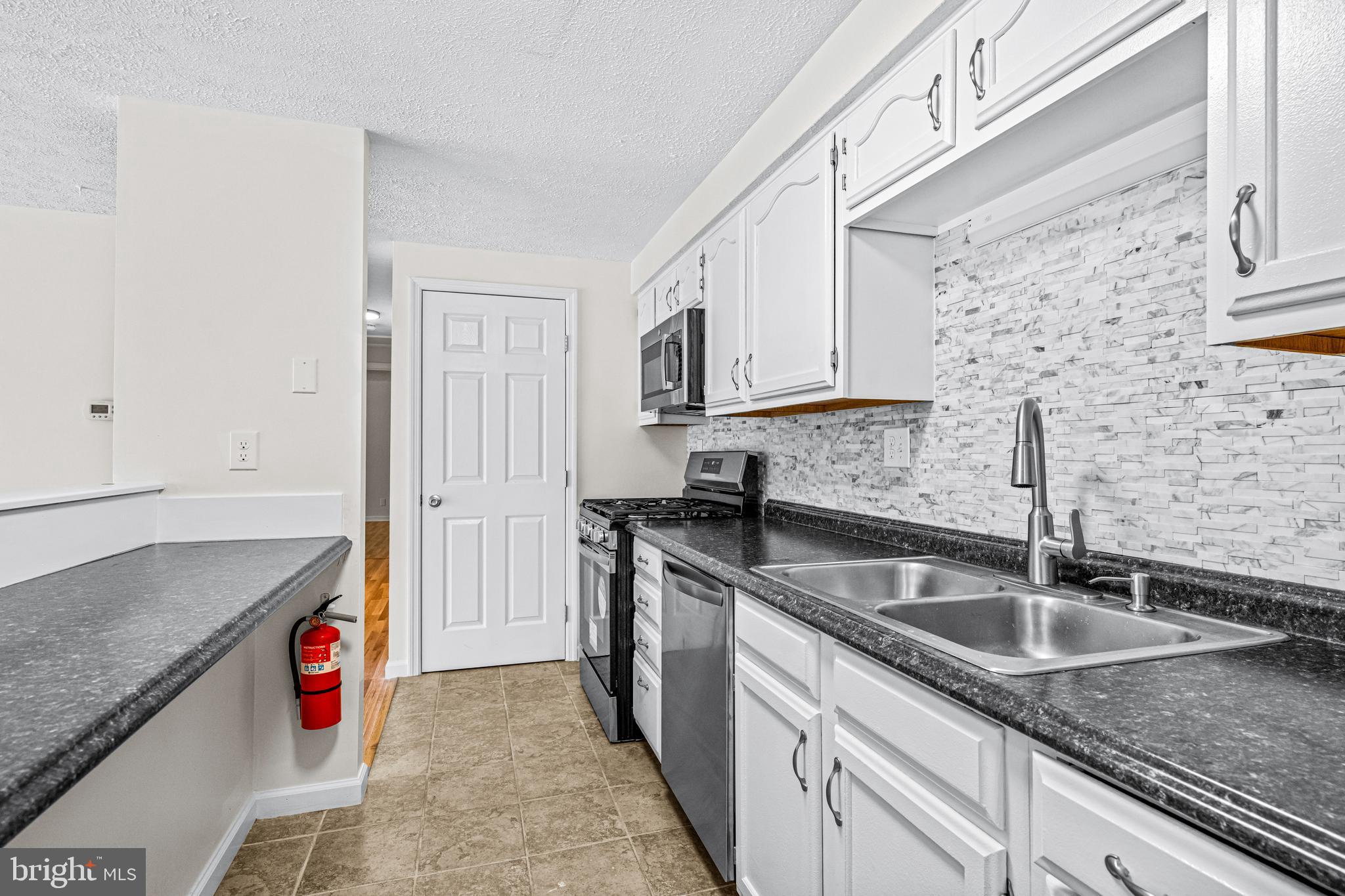 89 Kenwood Drive Sicklerville, NJ 08081 - Photo 16 of 27