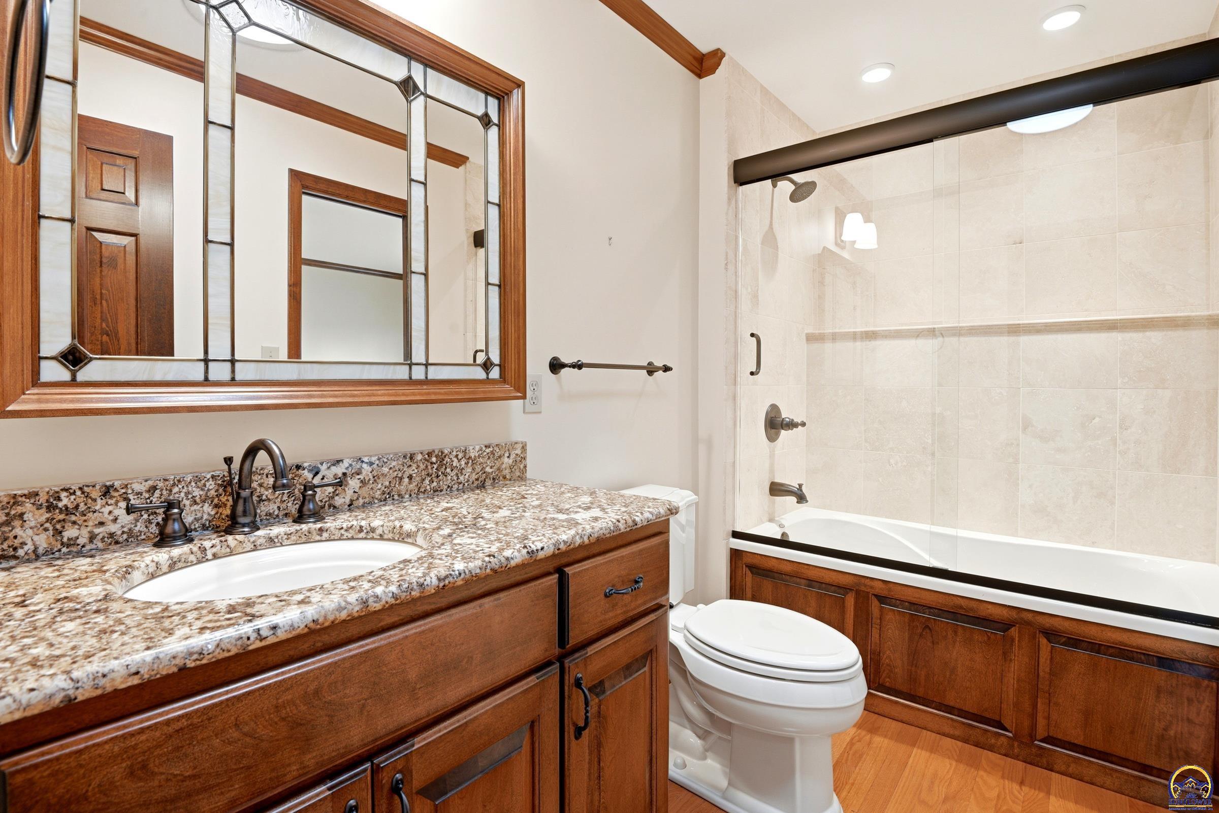 5630 Southwest Fairlawn Road Topeka, KS 66610 - Photo 13 of 60