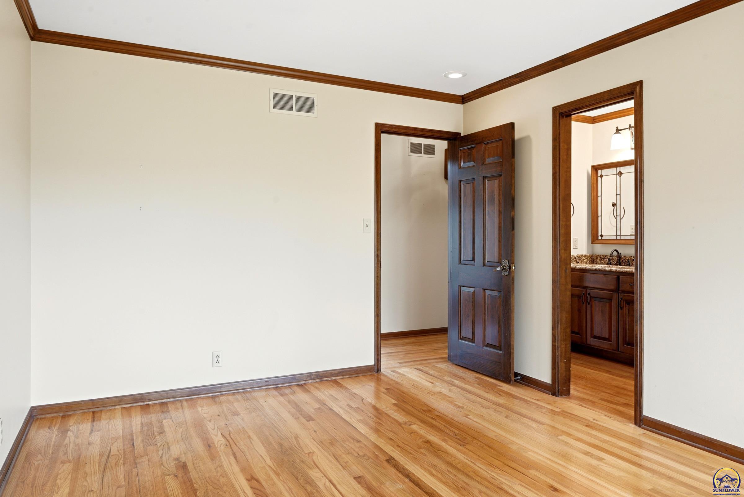 5630 Southwest Fairlawn Road Topeka, KS 66610 - Photo 16 of 60