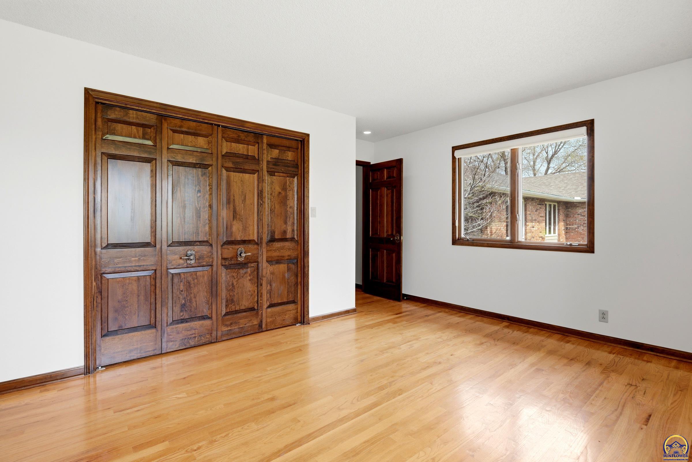 5630 Southwest Fairlawn Road Topeka, KS 66610 - Photo 18 of 60