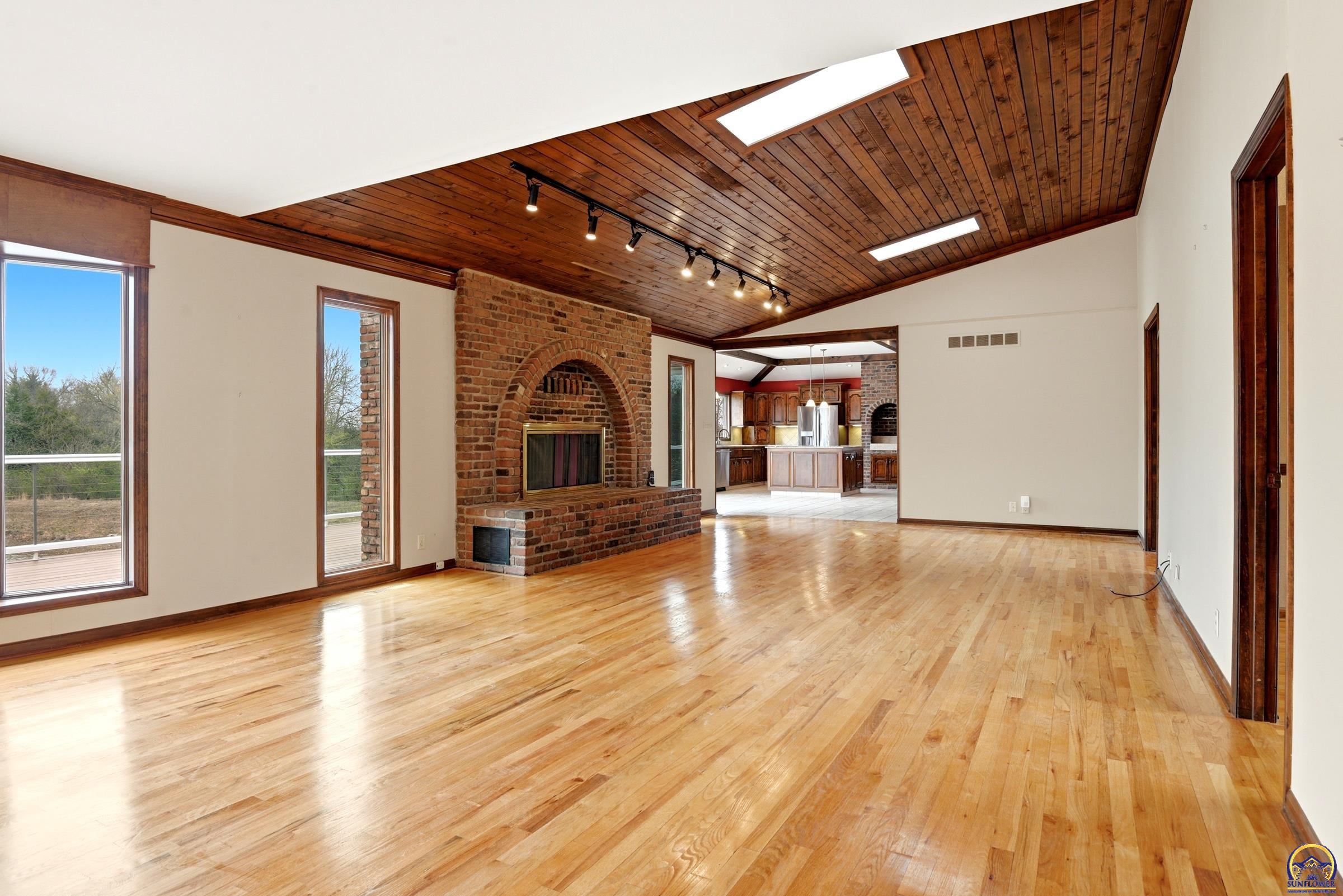 5630 Southwest Fairlawn Road Topeka, KS 66610 - Photo 3 of 60