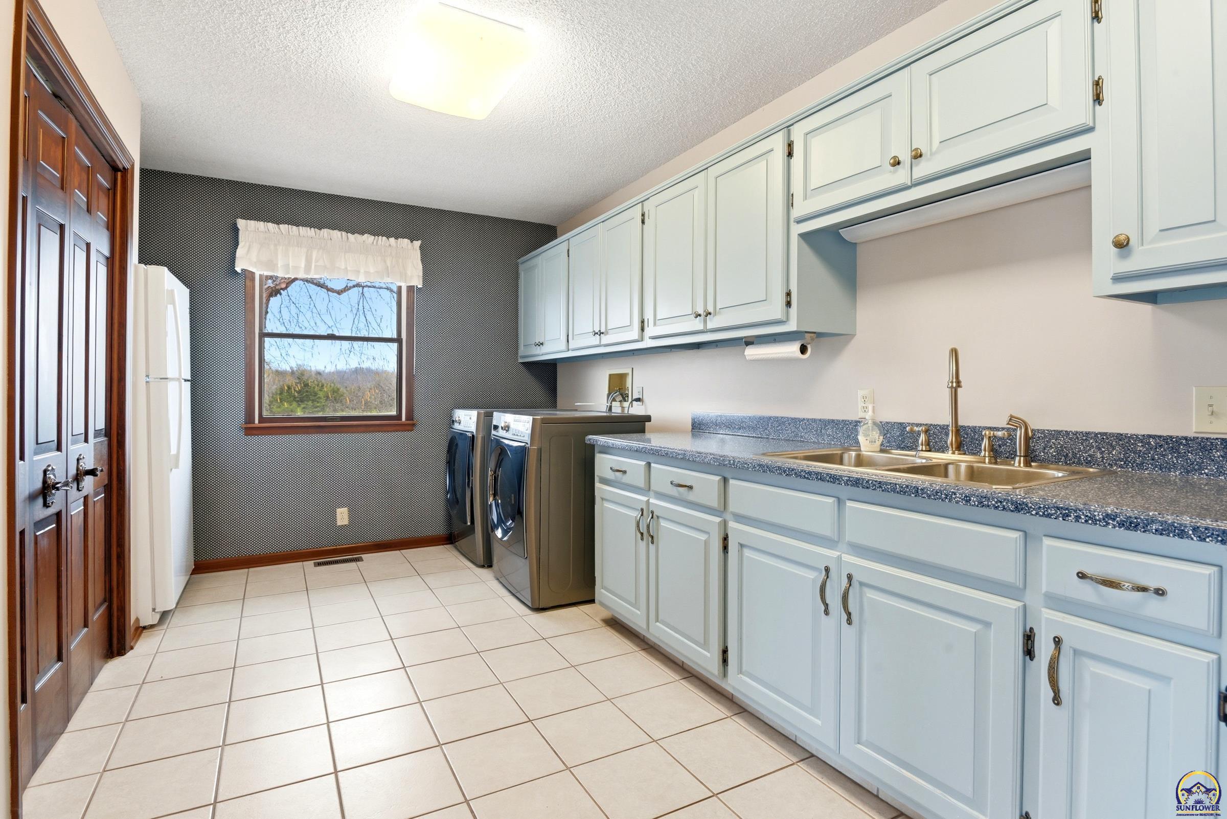 5630 Southwest Fairlawn Road Topeka, KS 66610 - Photo 38 of 60