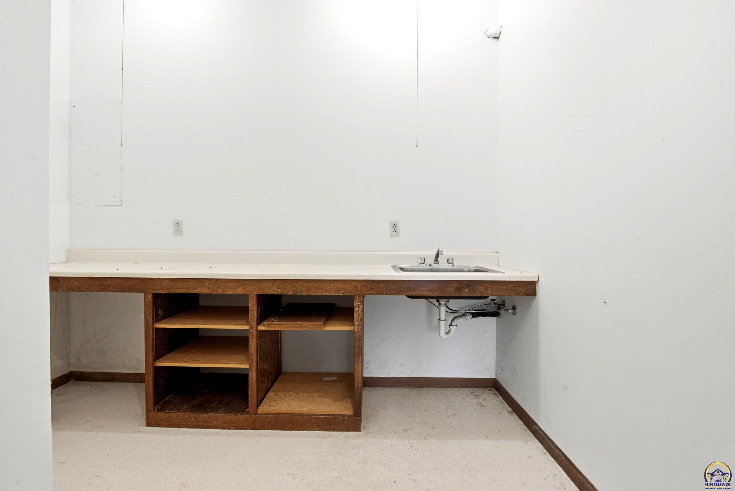 5630 Southwest Fairlawn Road Topeka, KS 66610 - Photo 41 of 60