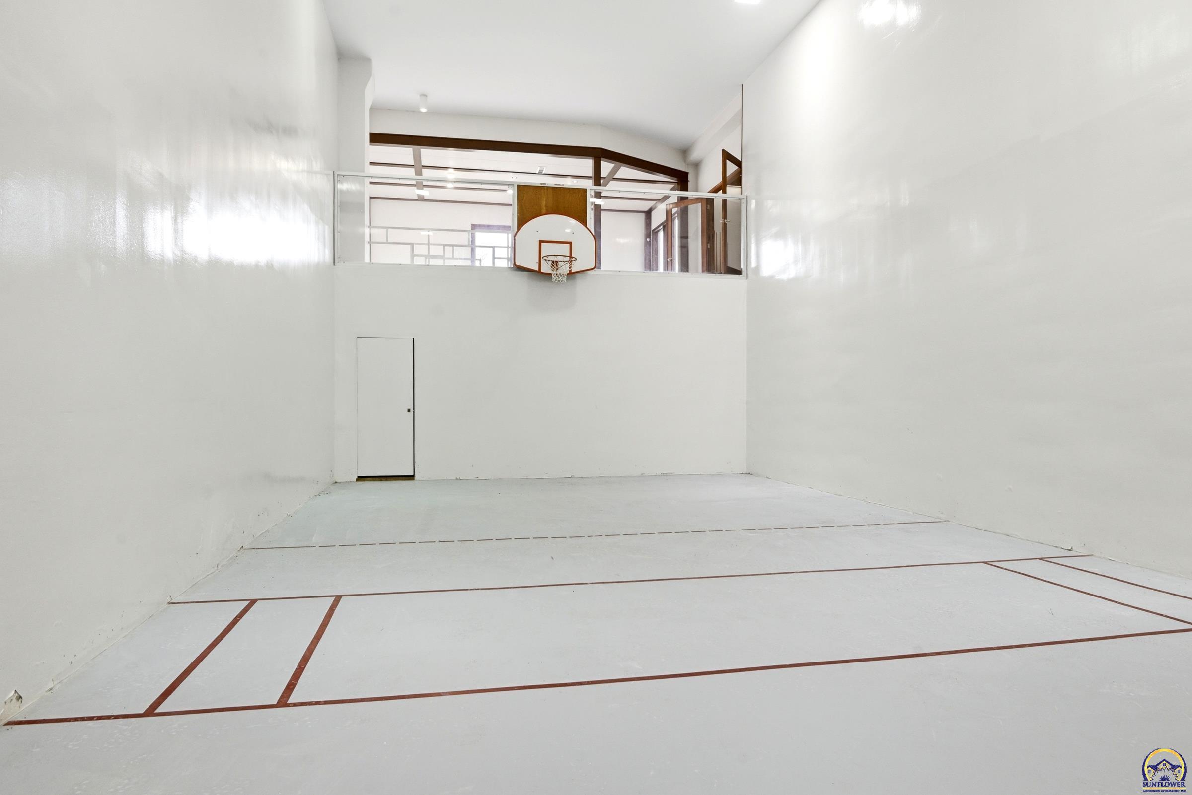 5630 Southwest Fairlawn Road Topeka, KS 66610 - Photo 49 of 60