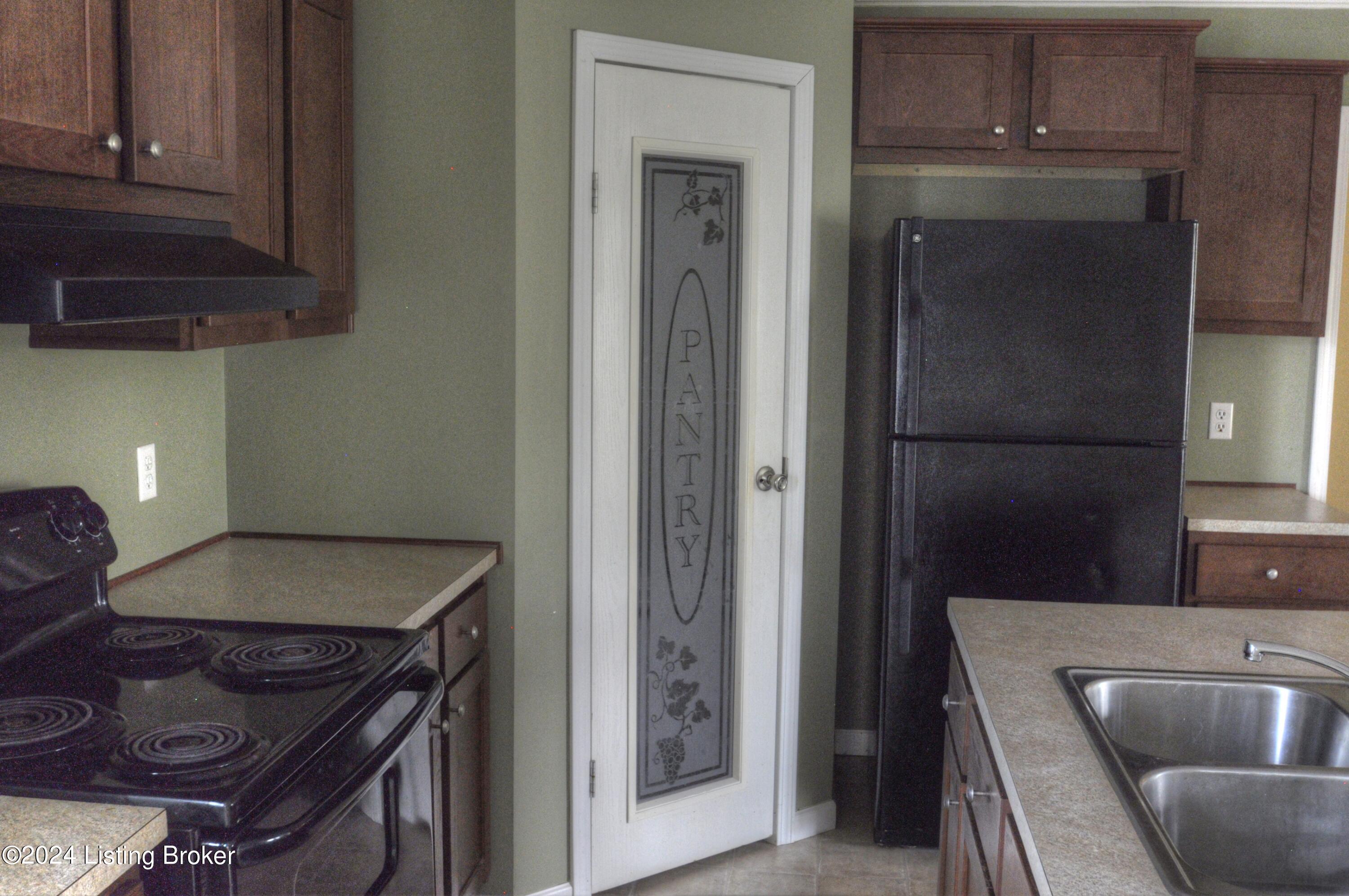 6111 Pendleton Road Louisville, KY 40272 - Photo 9 of 26 _DSC0076_7_8