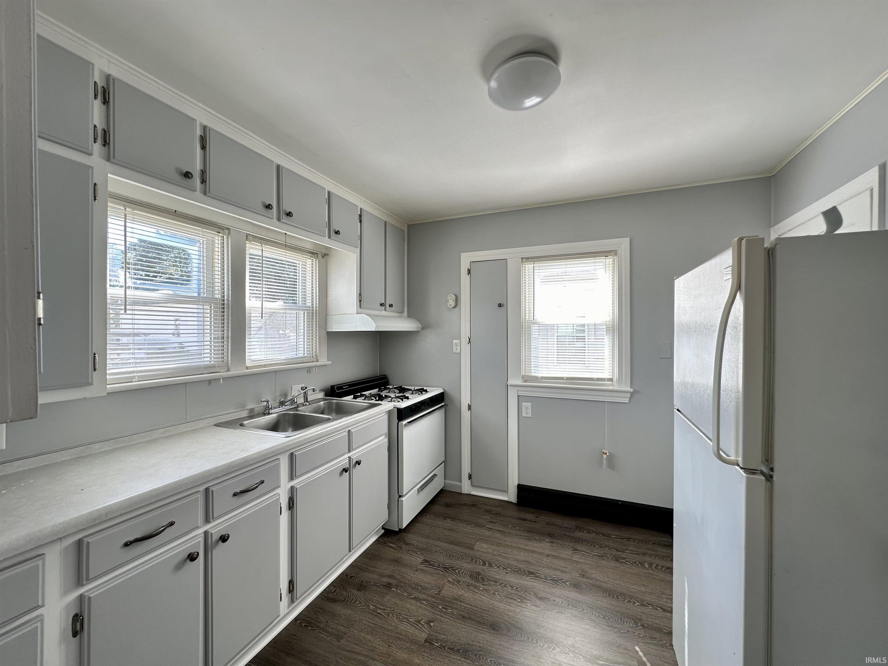 923 Jackson Street Jasper, IN 47546 - Photo 4 of 13