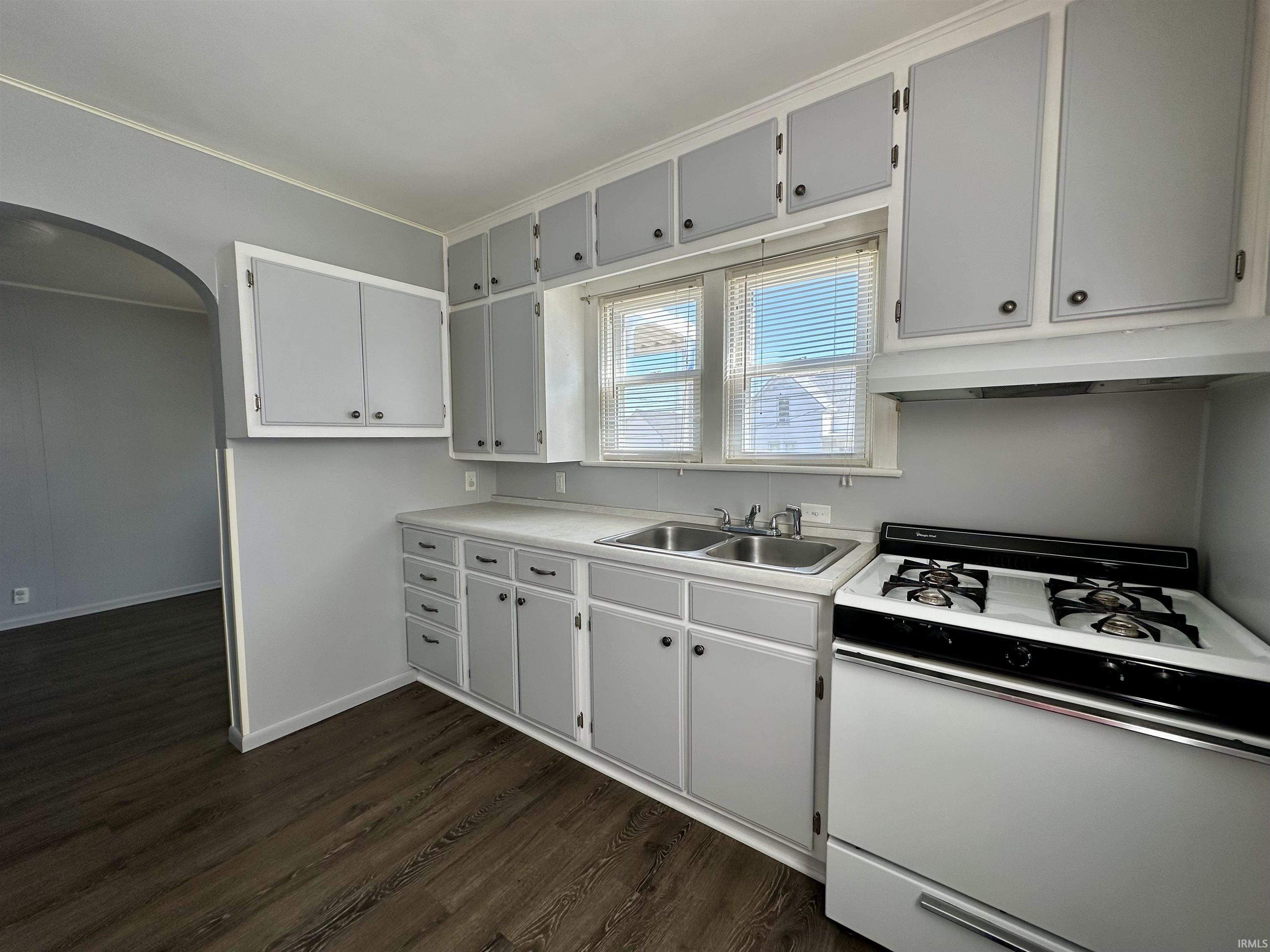 923 Jackson Street Jasper, IN 47546 - Photo 5 of 13