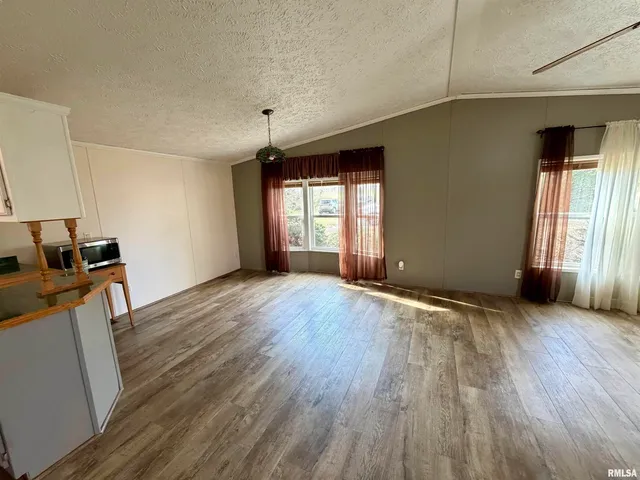 $99,500 | 416 West Shirley Lane, Richview, IL 62877