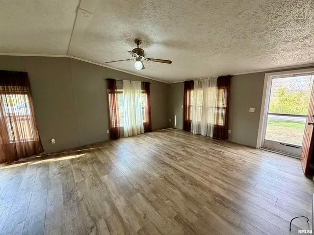 $99,500 | 416 West Shirley Lane, Richview, IL 62877