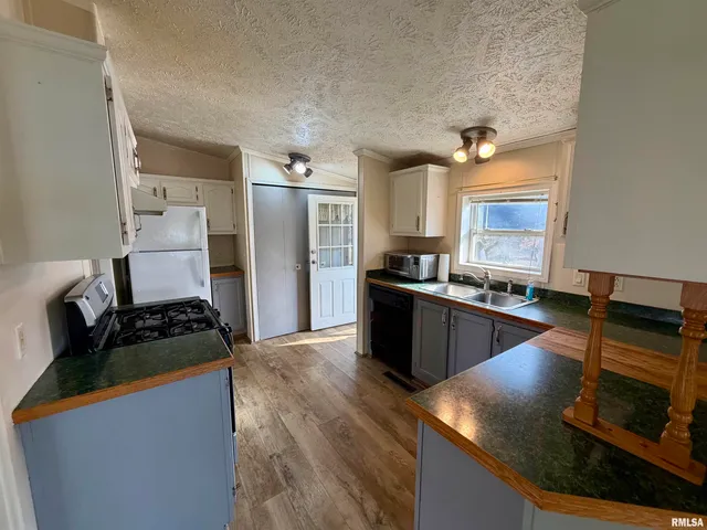 $99,500 | 416 West Shirley Lane, Richview, IL 62877