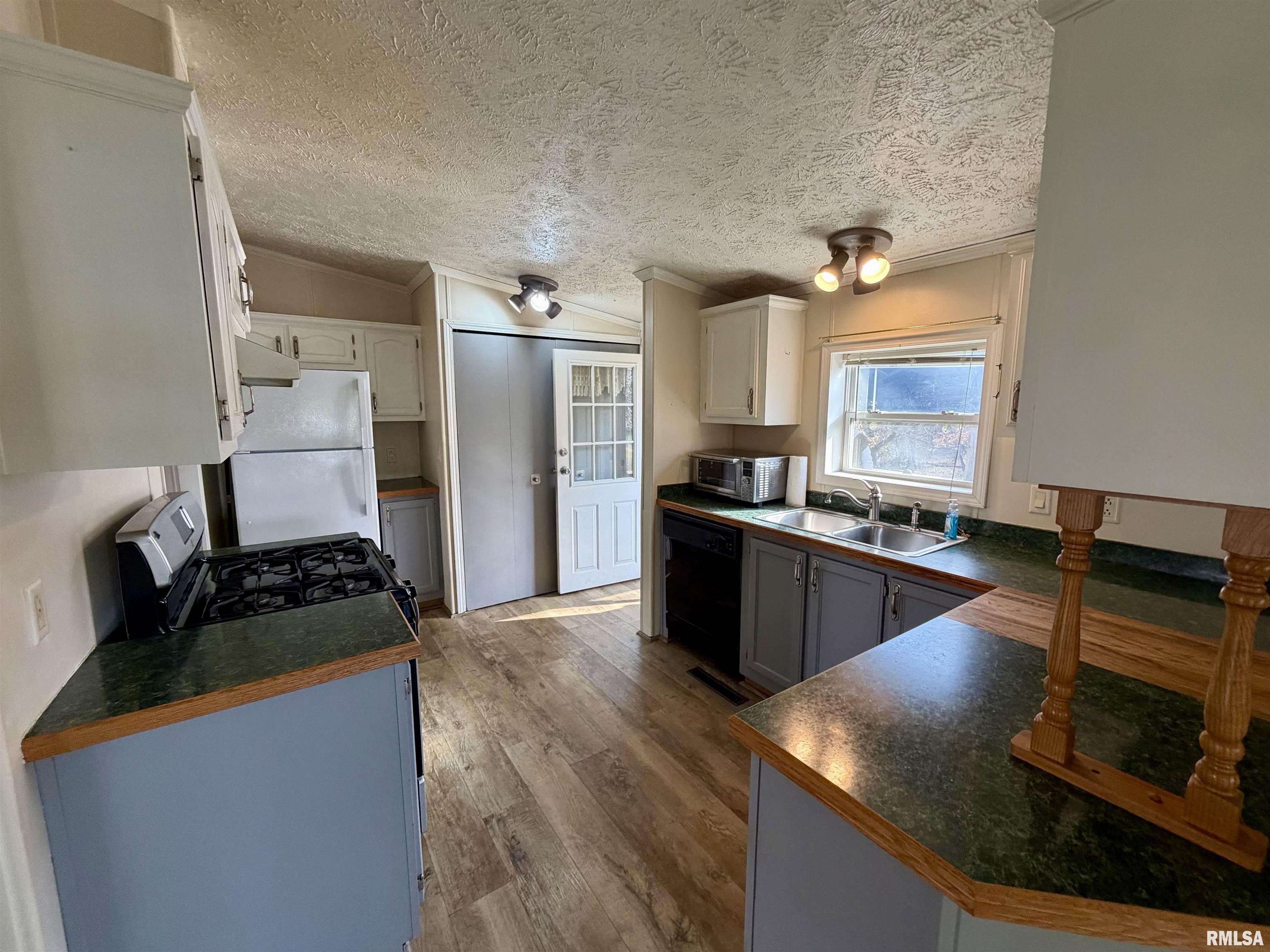 416 West Shirley Lane Richview, IL 62877 - Photo 8 of 17