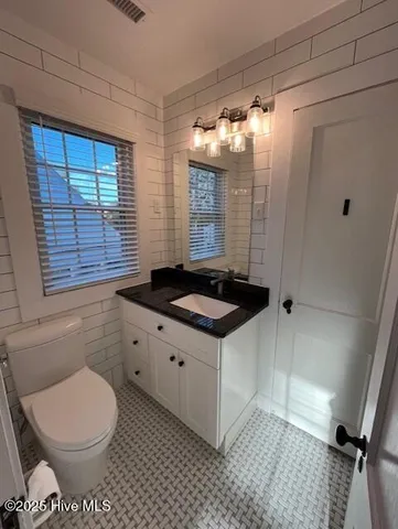 $3,200 | 418 Forest Hills Drive, Wilmington, NC 28403