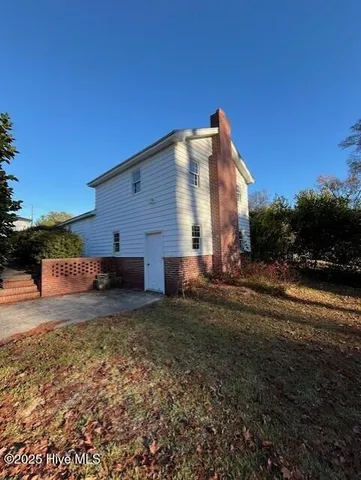 $3,200 | 418 Forest Hills Drive, Wilmington, NC 28403