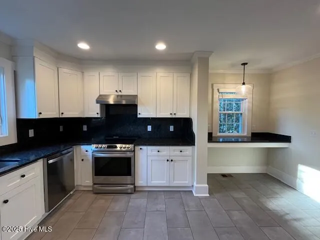 $3,200 | 418 Forest Hills Drive, Wilmington, NC 28403