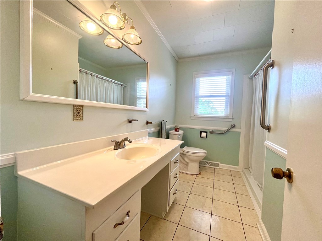 878 Pickett Post Road Walhalla, SC 29691 - Photo 13 of 28 Hall Full Bath