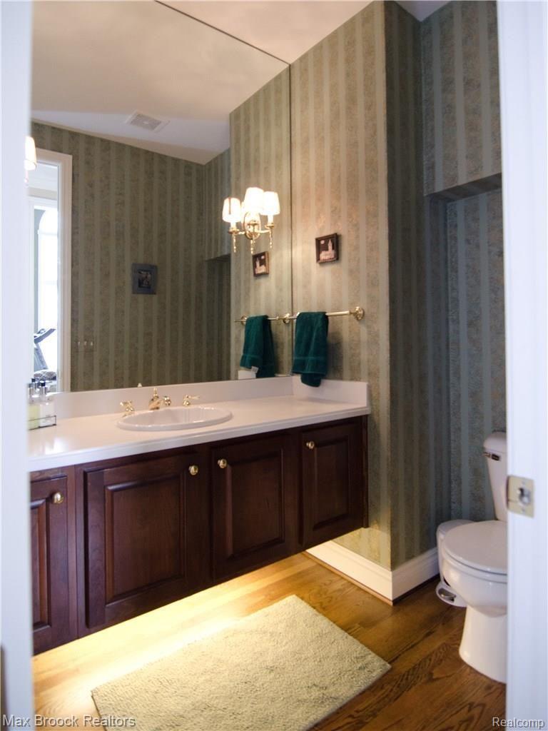 469 Springview Drive Rochester, MI 48307 - Photo 29 of 36 Powder room.jpg