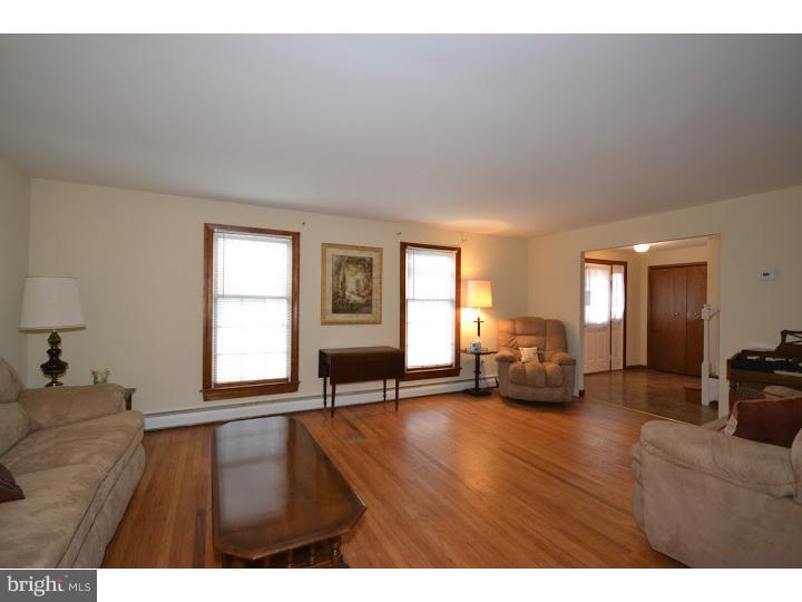 42 Sandown Road Audubon, PA 19403 - Photo 4 of 20 Gallery Image 4