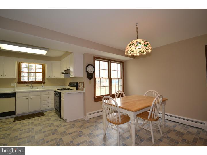 42 Sandown Road Audubon, PA 19403 - Photo 10 of 20 Gallery Image 10